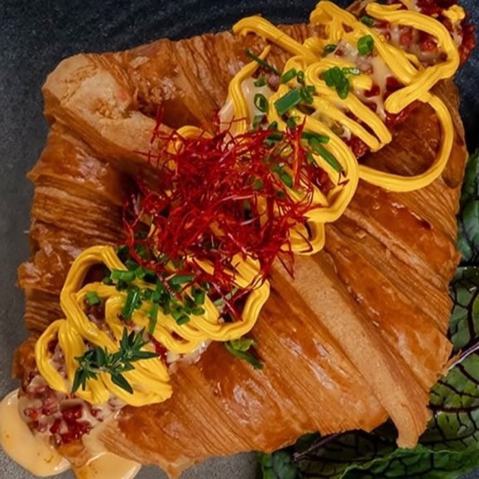 Chili Crispy Onion Bratwurst Kruvasan